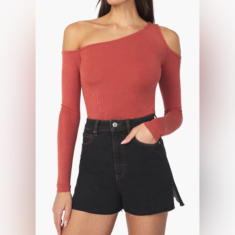 High Rise Stretch Shorts - Picture 2 of 3